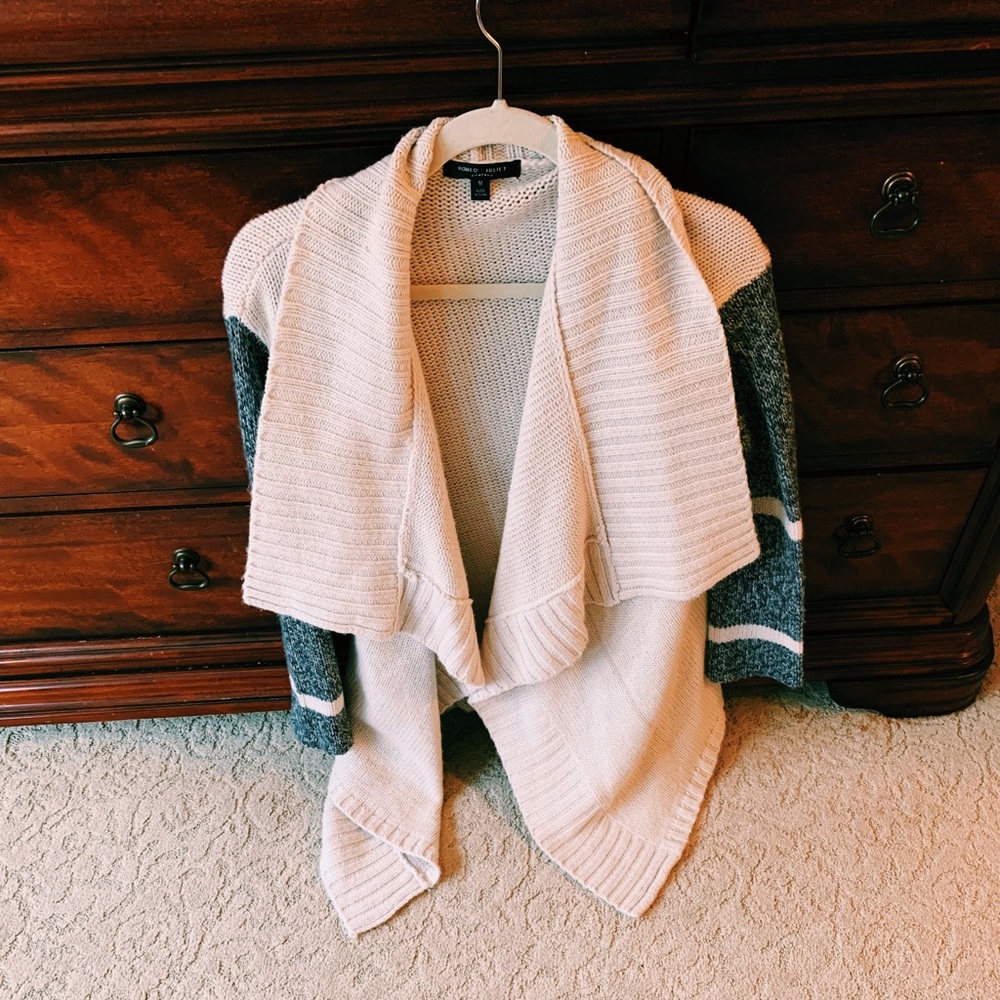 KNIT GREY AND CREAM SWEATER
